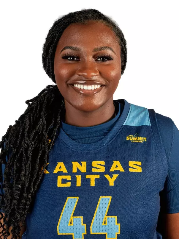 Zanaa Cordis Headshot 2023