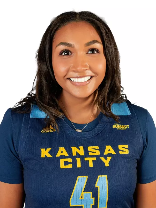 Jocelyn Ewell Headshot 2023