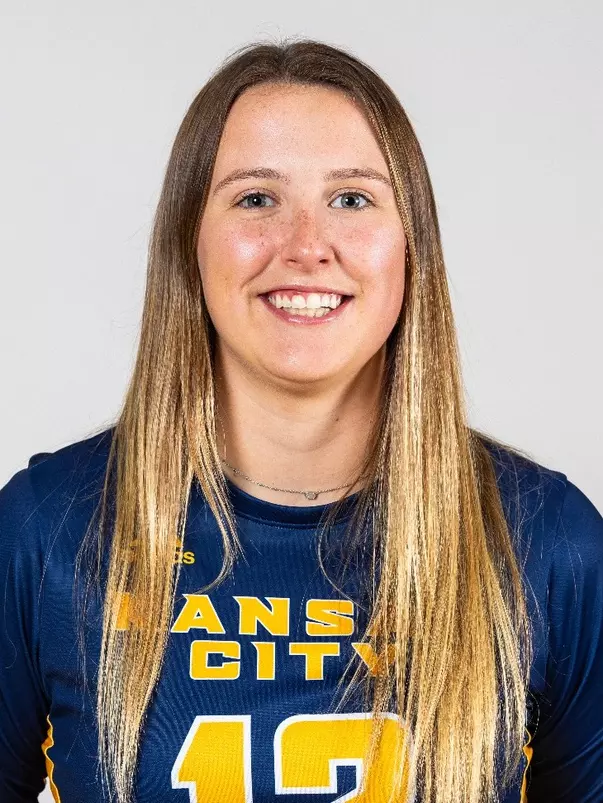 Carly Gillen 2023 Headshot