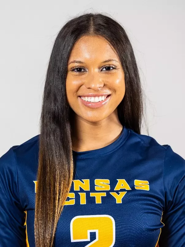 Odyssey Warren 2023 Headshot