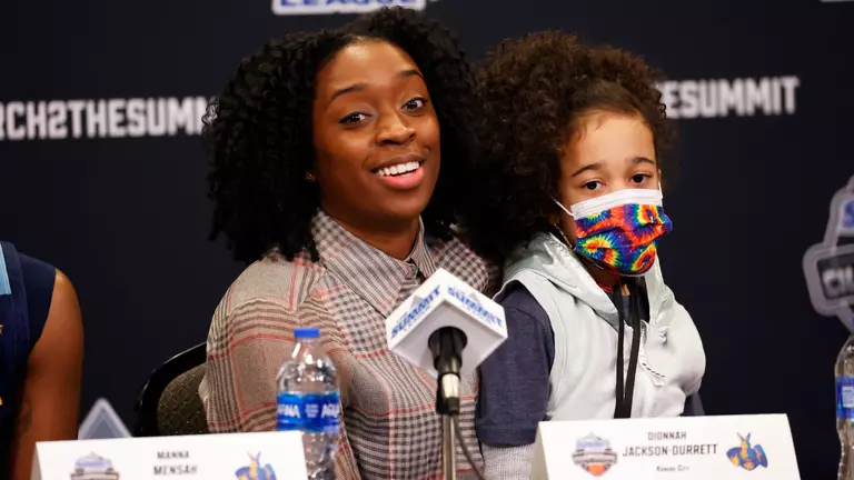 SIOUX FALLS, SD - MARCH 4: Dionnah Jackson-Durrett, Head Coach of the UMKC Kangaroos, speaks at press conference with her daughter after close game against North Dakota State Bison at the 2023 Summit League Basketball Championship at the Denny Sanford Premier Center in Sioux Falls, South Dakota. (Photo by Mike Brown/Inertia)