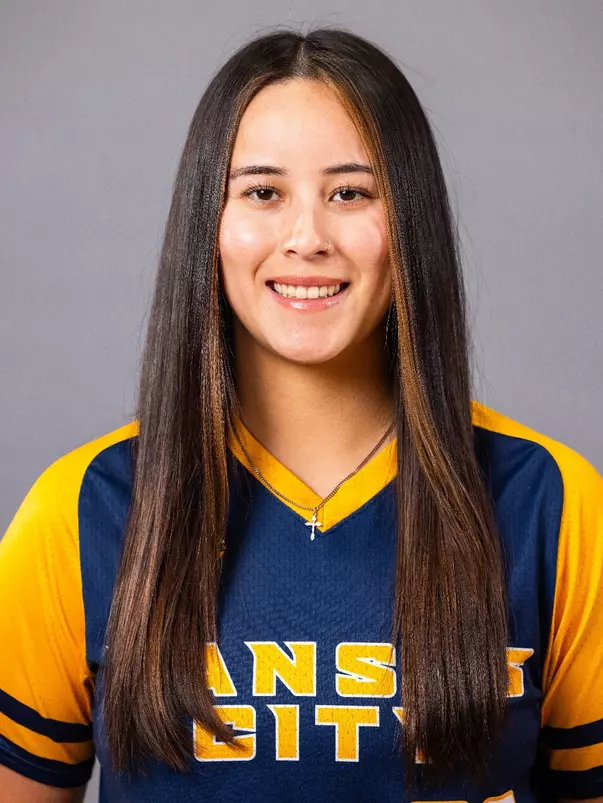 Elleana Navarro 2024 Headshot