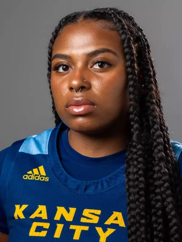 Ana Oliveira Dias Headshot 2024