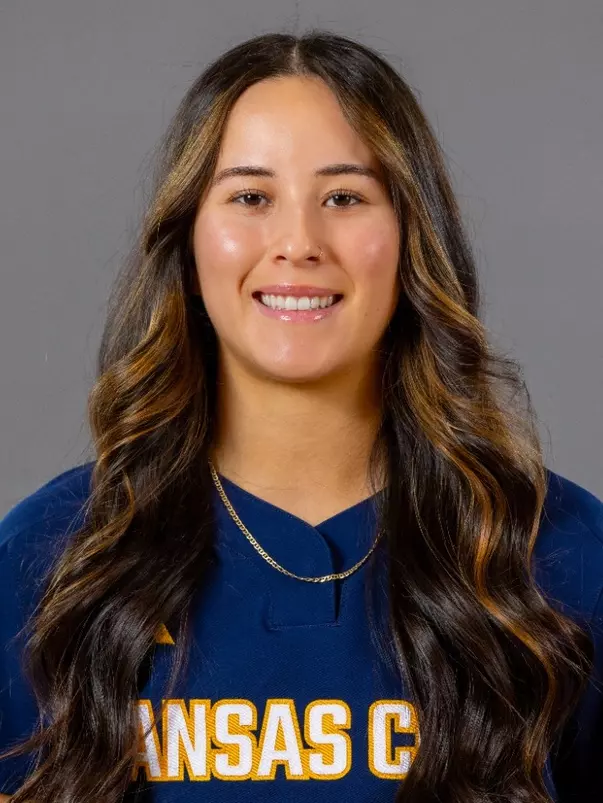 Elleana Navarro 2025 Headshot