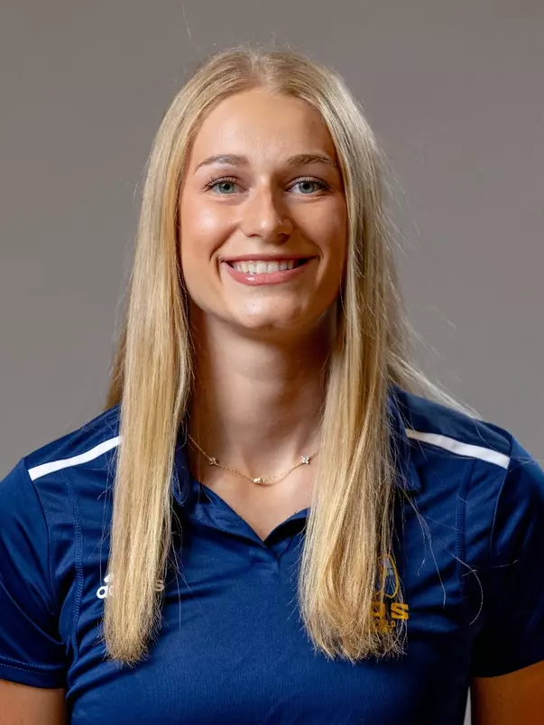 Maddie Dial headshot