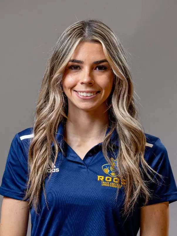 Raven Estes headshot