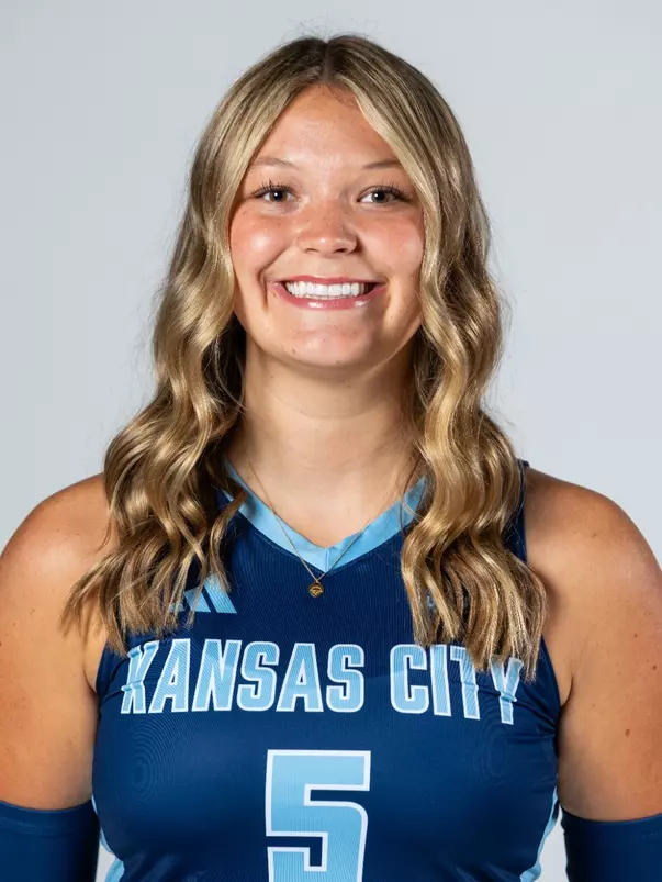 Madelyn Bransen Headshot