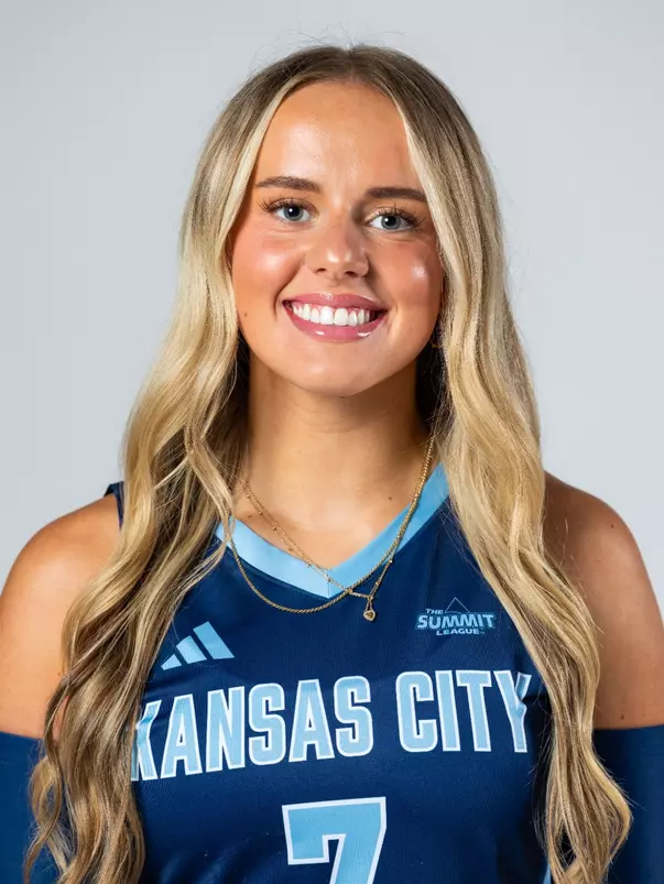 Dani Brey Headshot