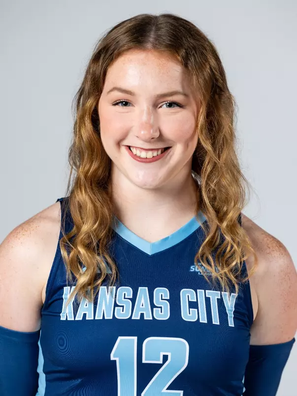 Chloe Kaminski Headshot