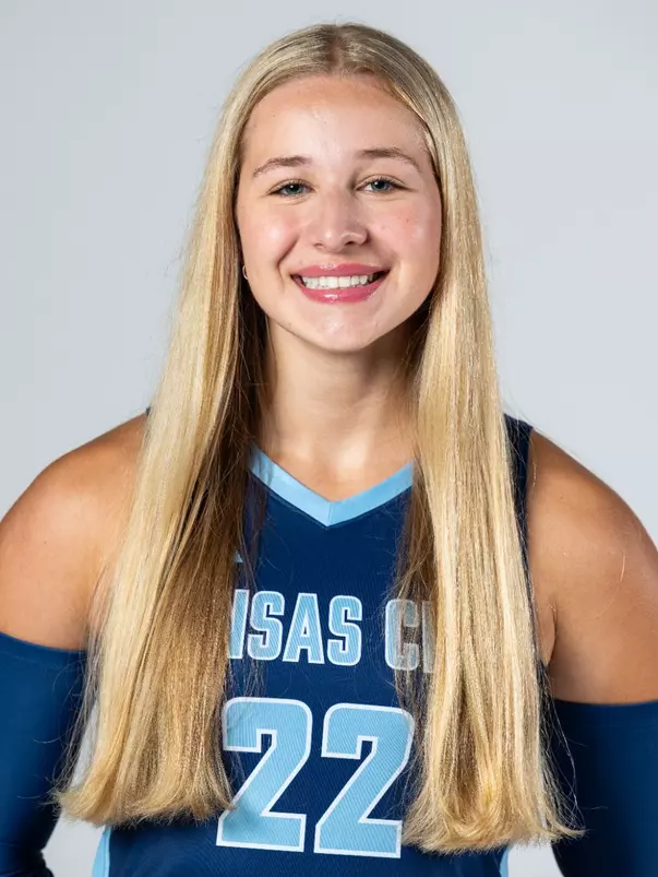 Savy Repinski Headshot