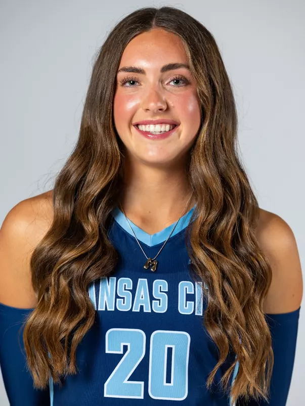 Mia Weaver Headshot