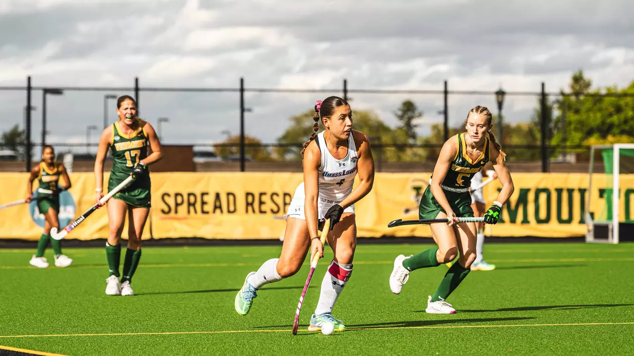 Florine Gerrits dribbling at Vermont