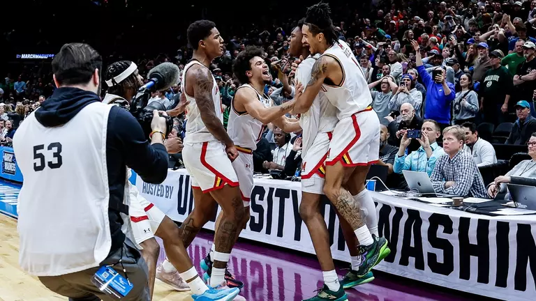 Men's Basketball Celebrates Buzzer Beater