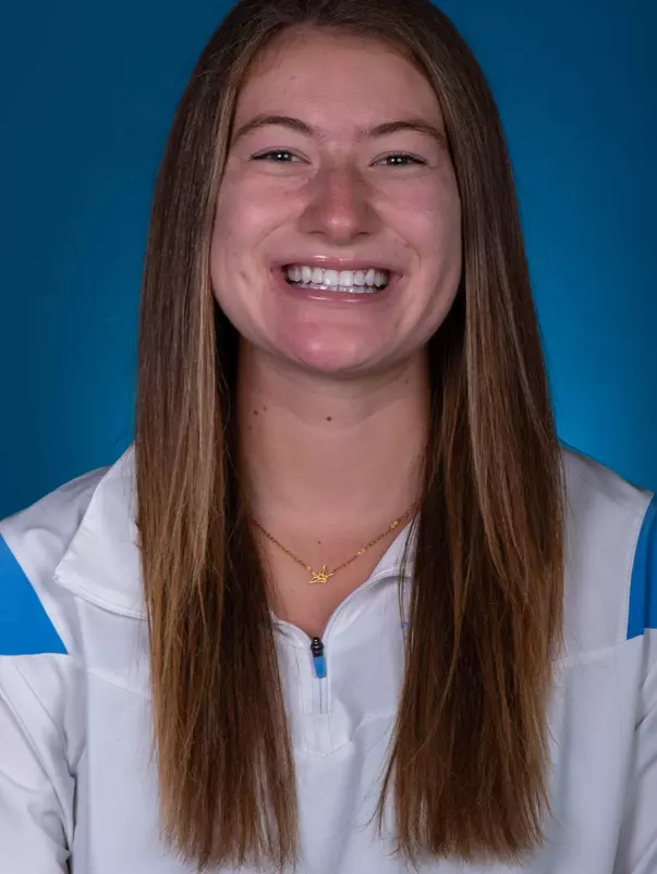 Chloe Schneider
2022-2023 Photo Day
University of North Carolina Rowing
Media & Communications Center
Chapel Hill, NC
Thursday, October 20, 2022