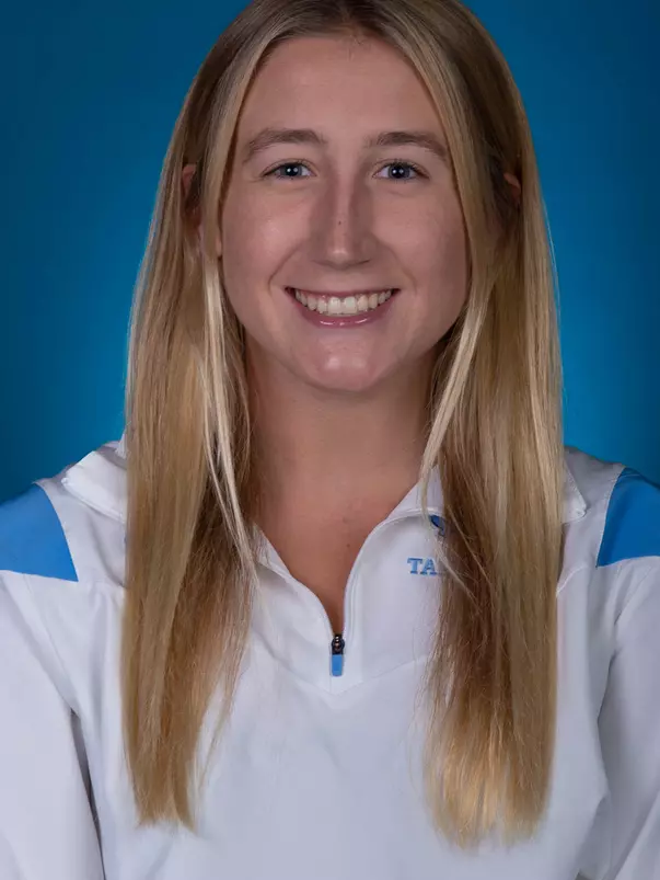 Karleigh Stout
2022-2023 Photo Day
University of North Carolina Rowing
Media & Communications Center
Chapel Hill, NC
Thursday, October 20, 2022