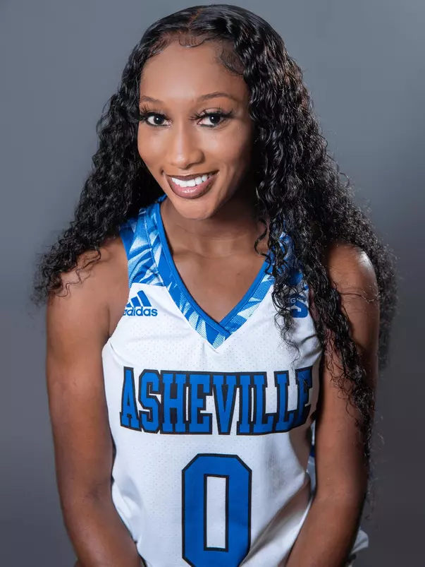 Nadiria Evans