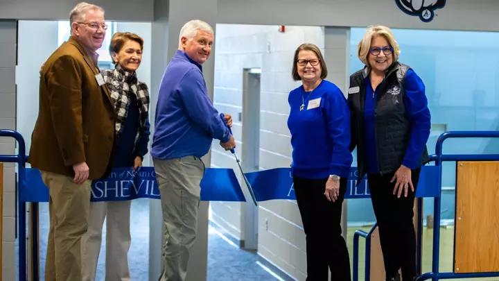 Golf-Ribbon-Cutting-0112