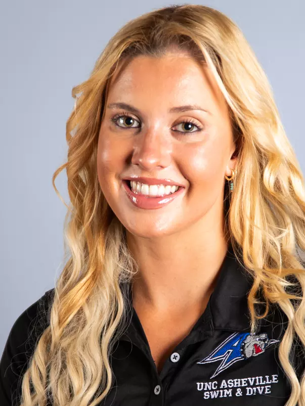 Anna_Kate_Halligan_Headshot_2026