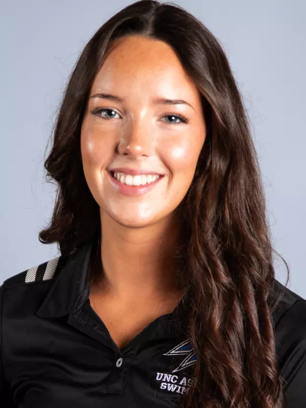 Leigha_Travis_Headshot_2026