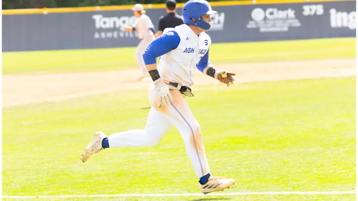Runner_Rounding_Third
