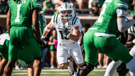 Gavin Willis hunting the quarterback