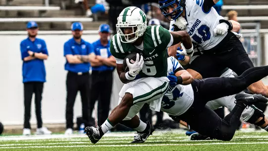 D'Mariun Perteet running with the ball