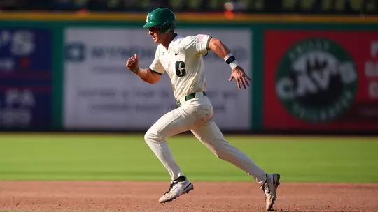 Robert Nedry runs to third
