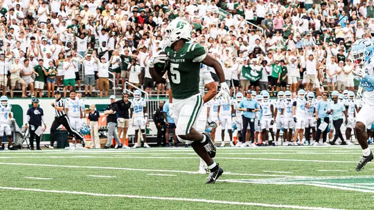 Khamani Alexander running with the ball