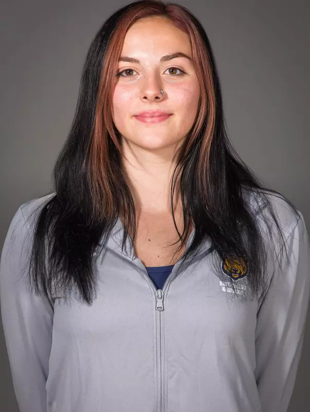 Bryanna_Ungs_swim___dive_portraits_2022