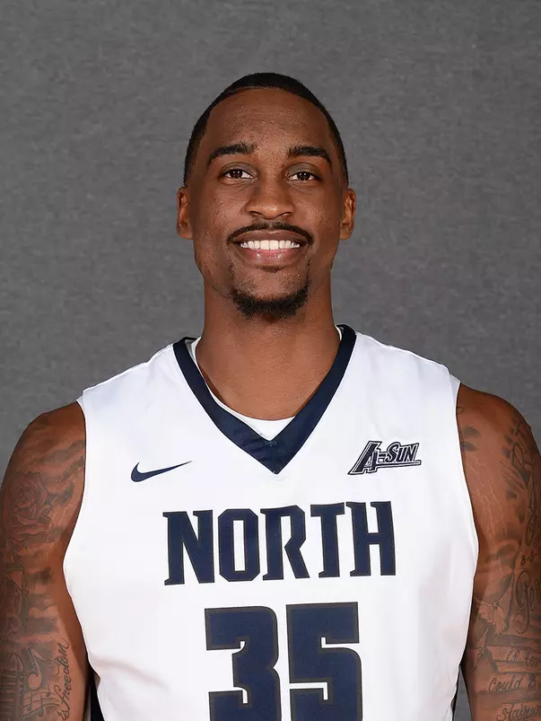 Head shot of Chris Davenport