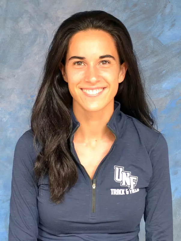 head shot of Claudia Manzano
