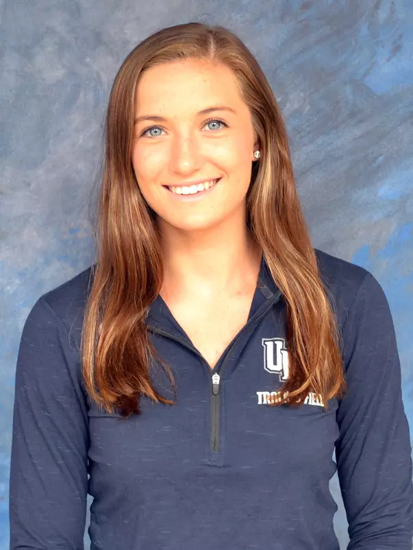 head shot of Hannah Evans