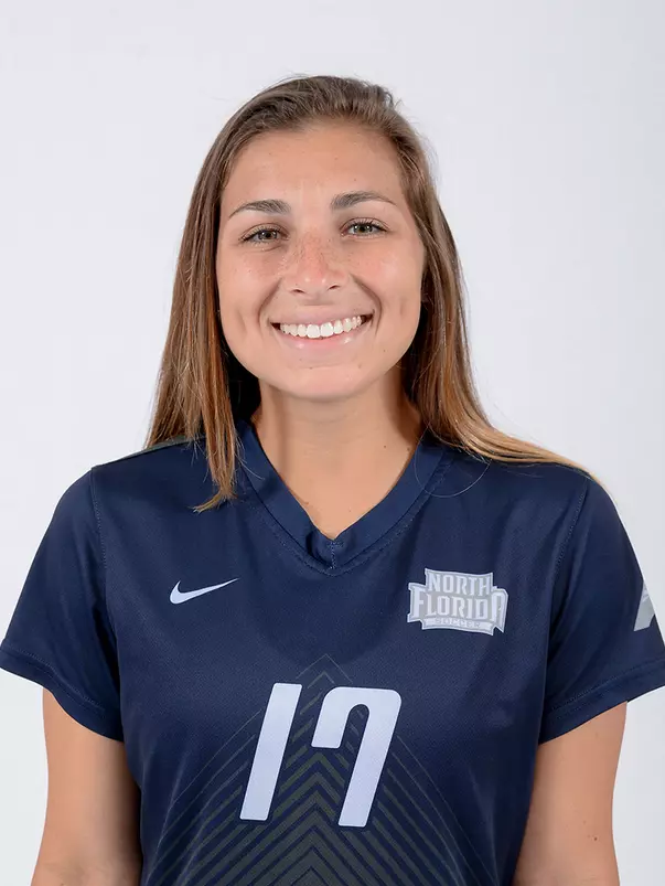 Head shot of Sara DeLuca