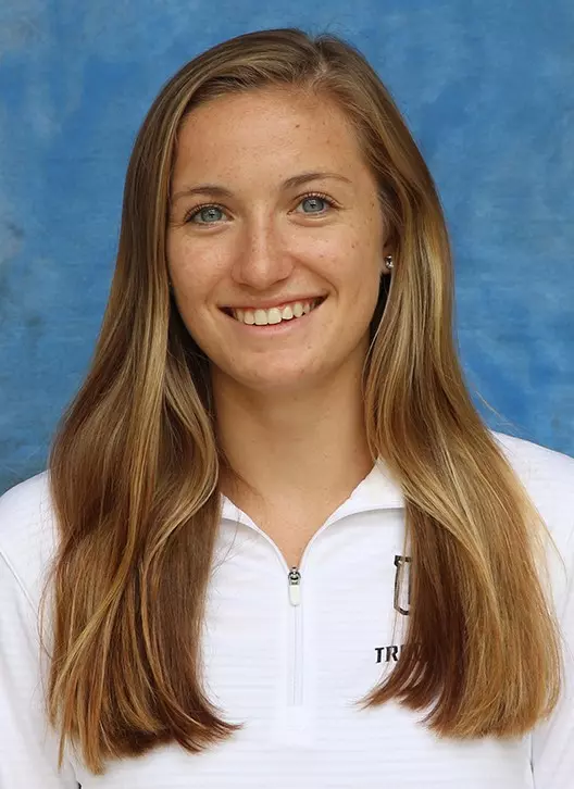 Hannah Evans Headshot