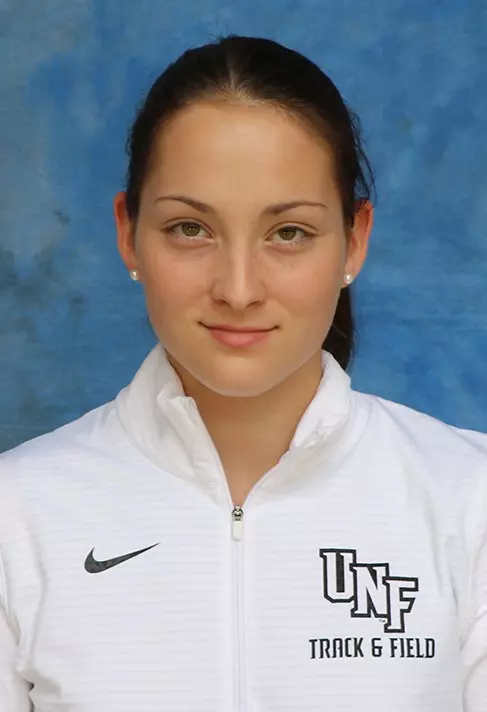 Tina Cesnik Headshot