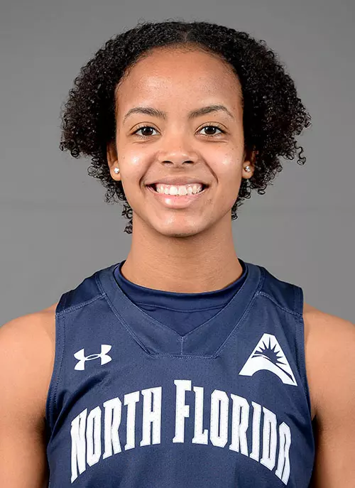 Alexis Gordon headshot