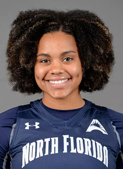 Tia Robinson headshot
