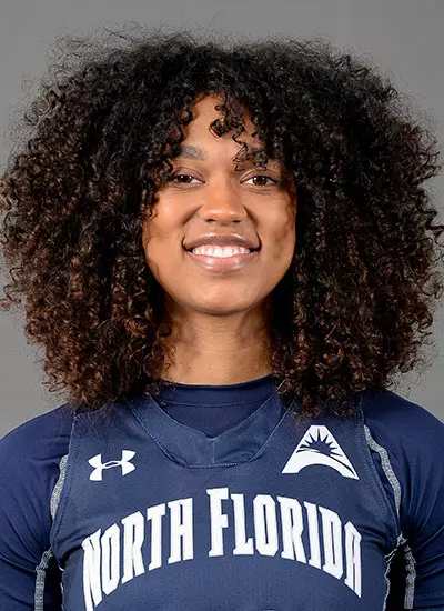 Ariel Scott headshot