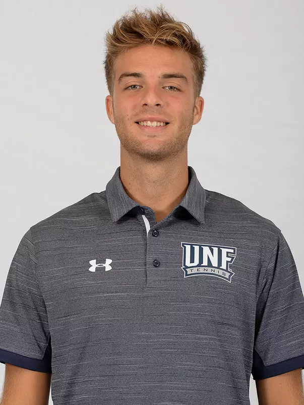 headshot of Nilo Duarte