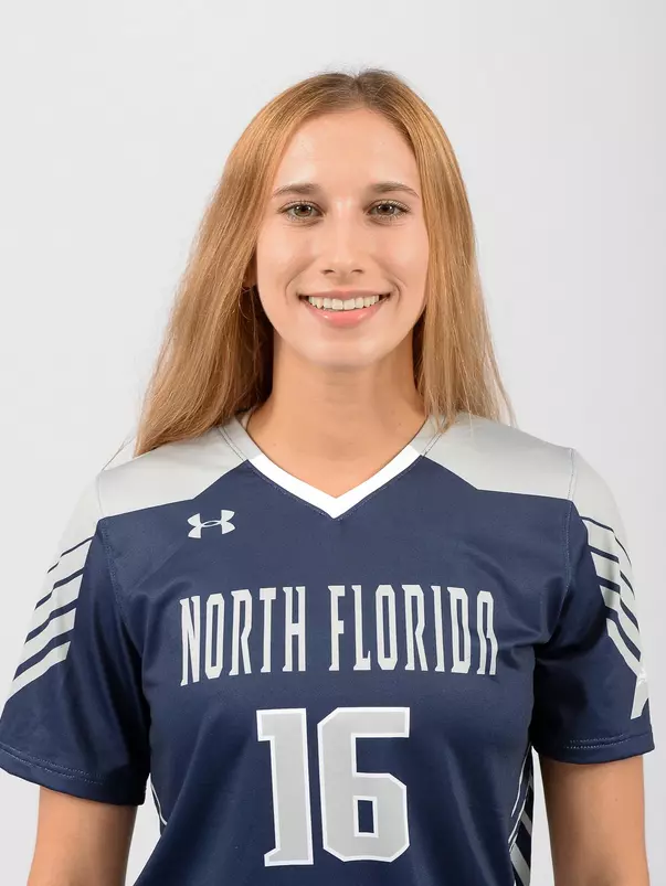 Julia Lombardo headshot