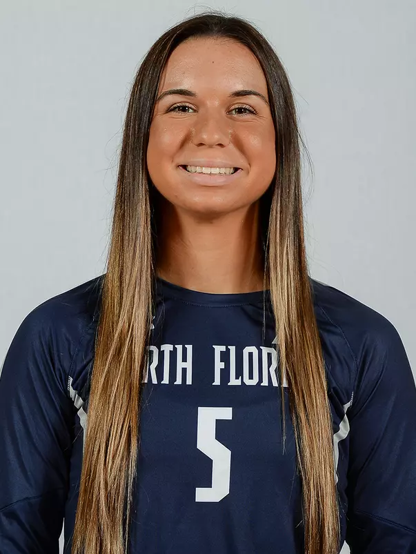 Headshot of Julianna Askew