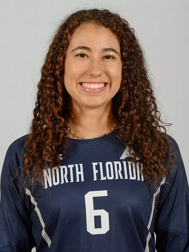 headshot of Emma Dixon