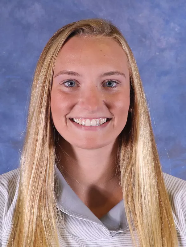 Julianna Graf headshot
