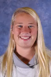Zoe Trenz headshot