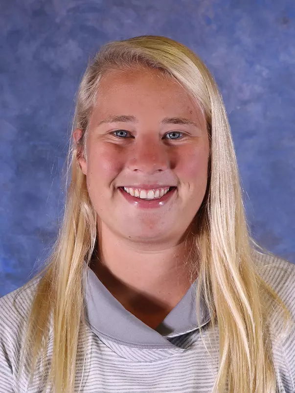 Zoe Trenz headshot