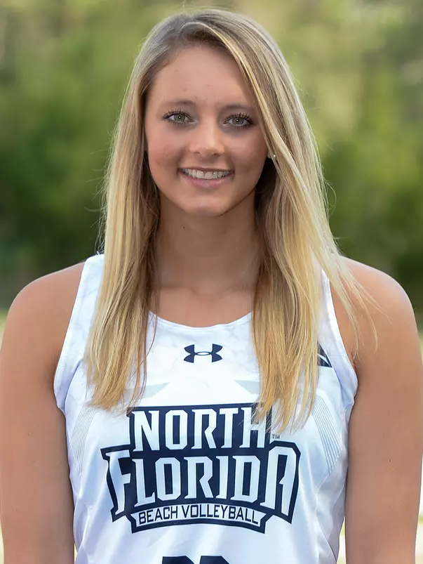 Maddie Norris headshot