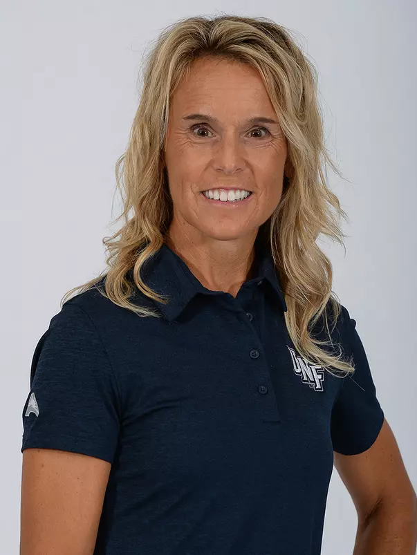 Head shot of Joanne Berglund