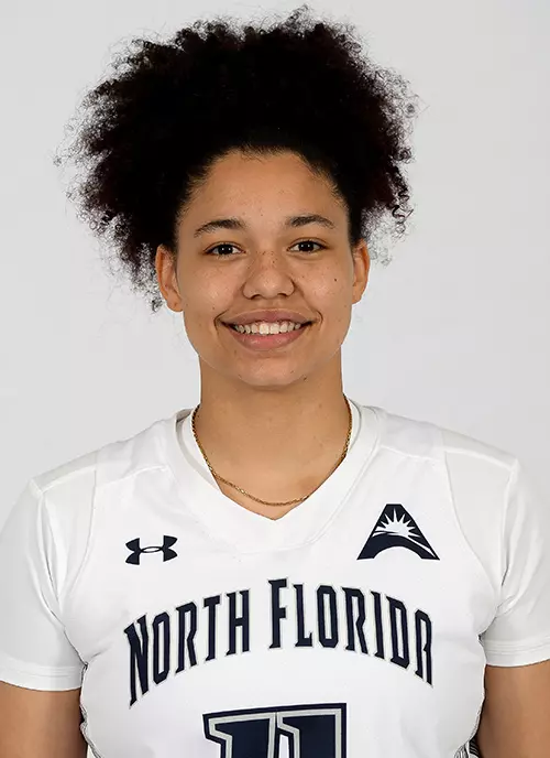 Marissa Mackins headshot