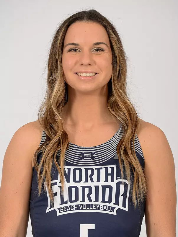 Headshot of Julianna Askew