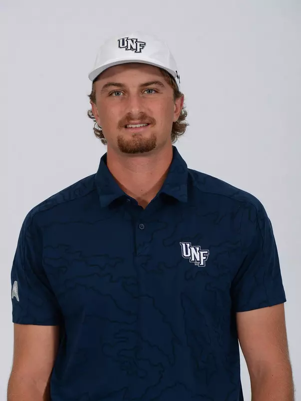 Head shot of Davis Lee